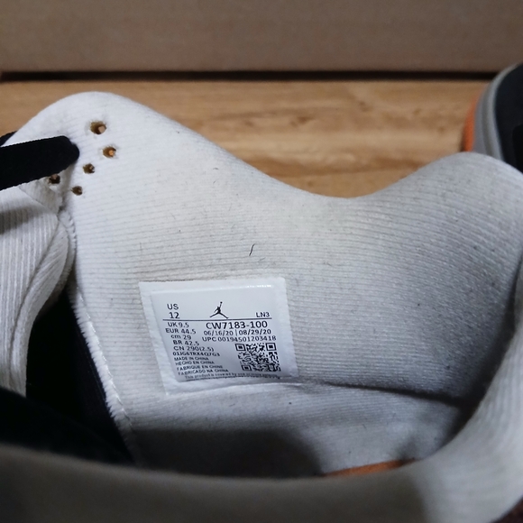 Jordan Retro 4 " Starfish"  Sneakers. - Picture 4 of 4